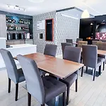 Restaurant Kyriad De 호텔 3*