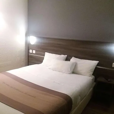 Ξενοδοχείο Restaurant Kyriad De 3*