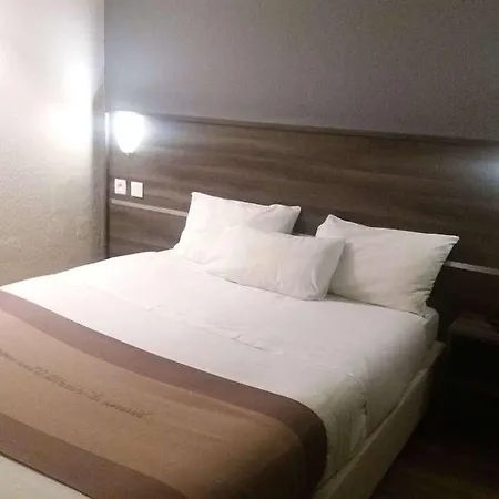 Restaurant Kyriad De 3*