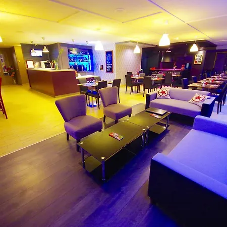 فندق Restaurant Kyriad De