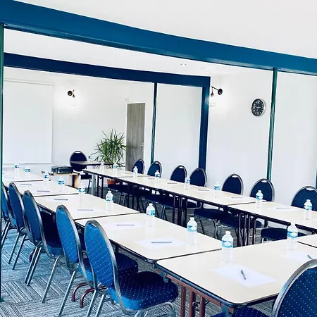 Restaurant Kyriad De Hotel 3*
