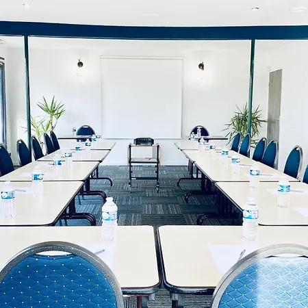 Kyriad De Hotel Péronne