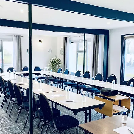 Restaurant Kyriad De Ξενοδοχείο Péronne