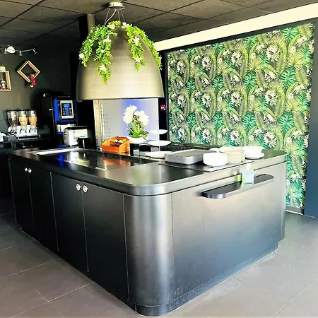 Restaurant Kyriad De Ξενοδοχείο 3*