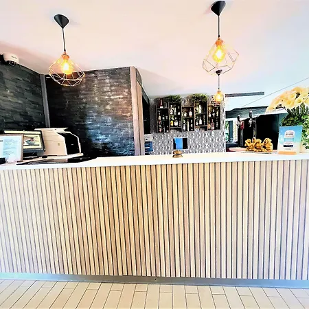 Restaurant Kyriad De 酒店