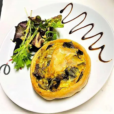 Отель Restaurant Kyriad De Перонн