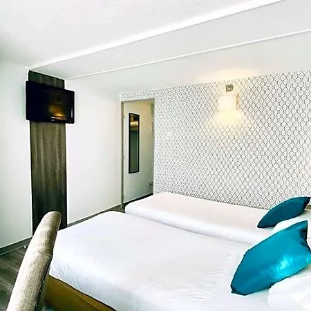 Restaurant Kyriad De Отель 3*