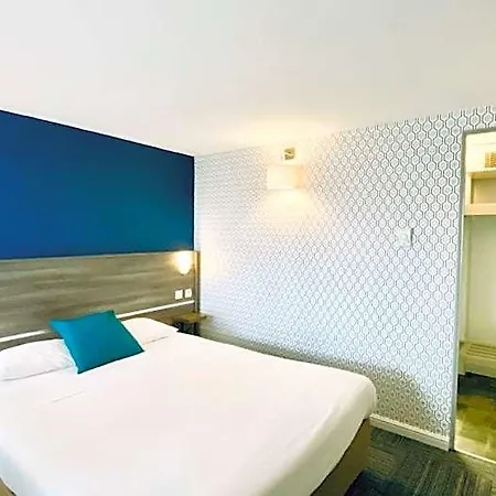 Отель Restaurant Kyriad De 3*