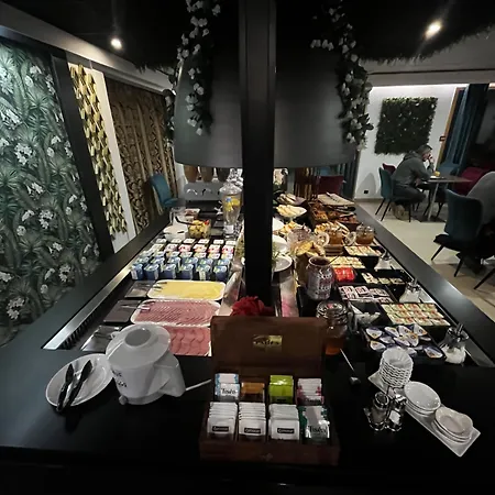 Restaurant Kyriad De 佩罗讷