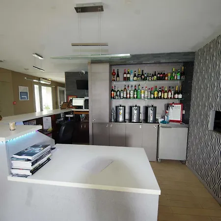 Ξενοδοχείο Restaurant Kyriad De 3*