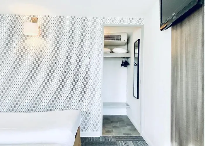 Hotel Restaurant Kyriad De Peronne