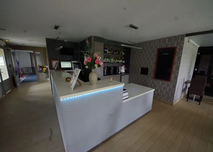 Restaurant Kyriad De Ξενοδοχείο